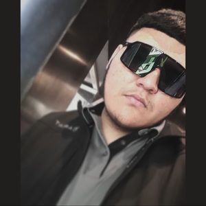 Meet your Posher, Eliseo